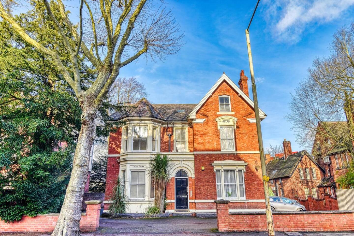 Dudley-spacious Exec 2 Bed - Long - Parking! Dudley